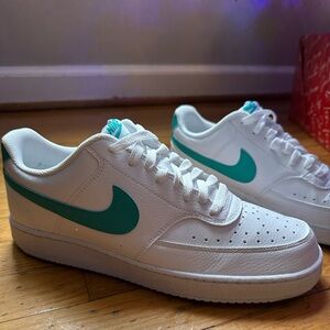 Nike Men's White Low-Top Sneakers with Teal Swoosh